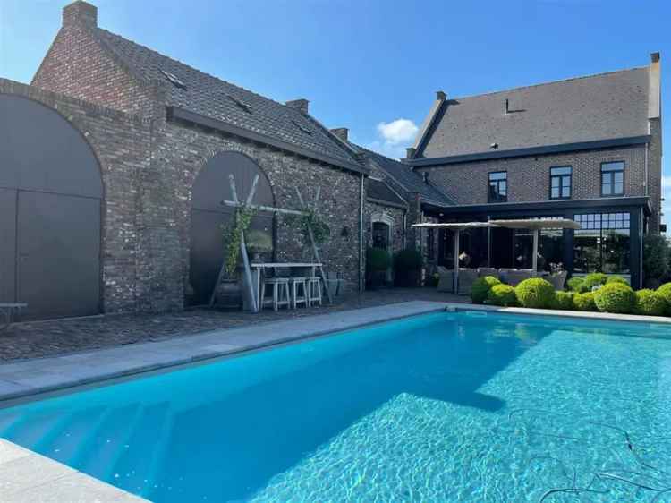 Landelijke Villa met Multifunctioneel Bijgebouw
