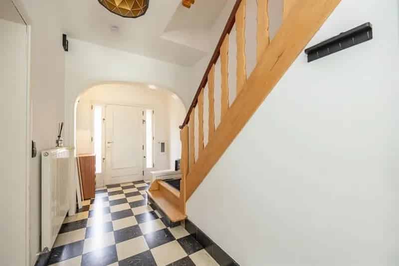 Huis te koop: Ruime gezinswoning met 6 slaapkamers en tuin