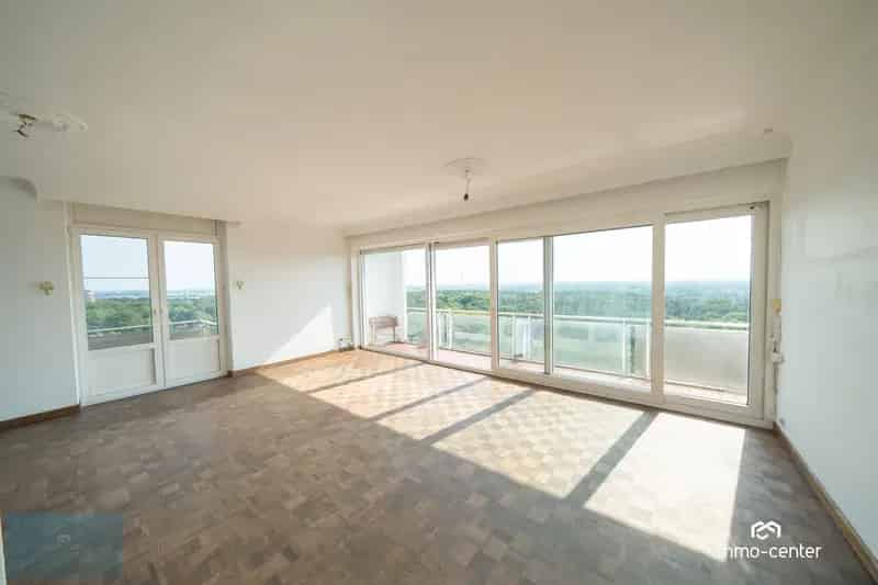 Ruim appartement 4 slaapkamers 3 terrassen Genk