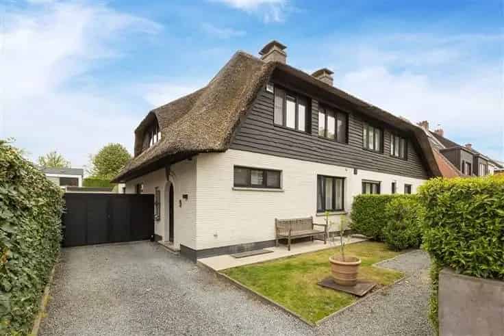 Huis Te Koop Edegem: Charmante HOB met rieten dak