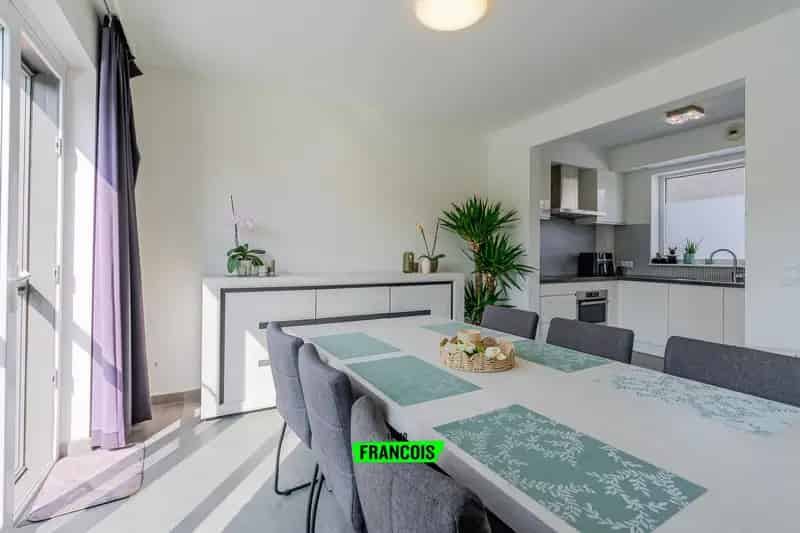 Huis te koop Gistel: Ruime gezinswoning met zwembad
