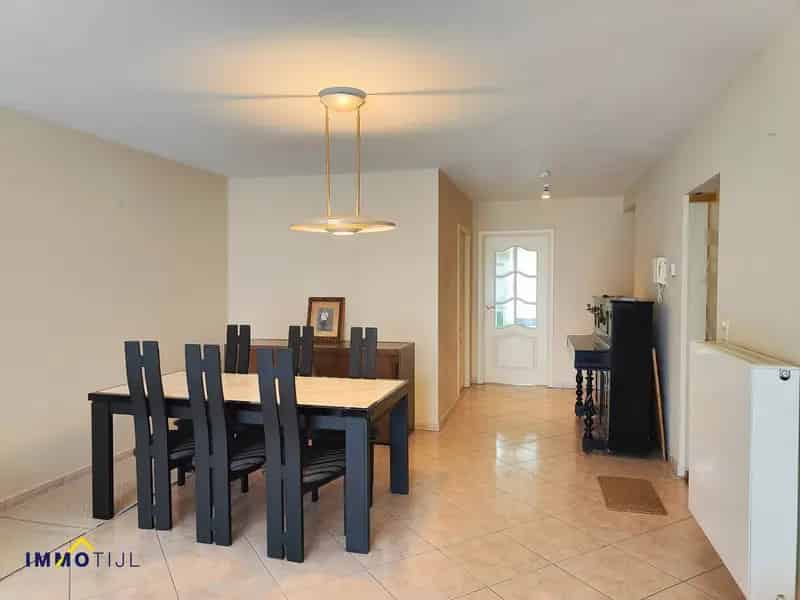 Ruim Appartement met Garage te Aalst