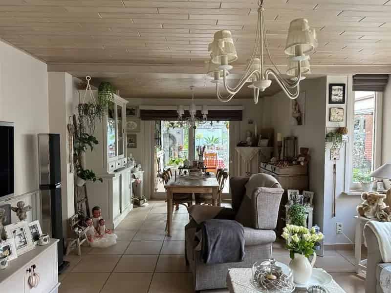 Ruime woning met uitbreidingsmogelijkheden en dubbele garage te Desselgem