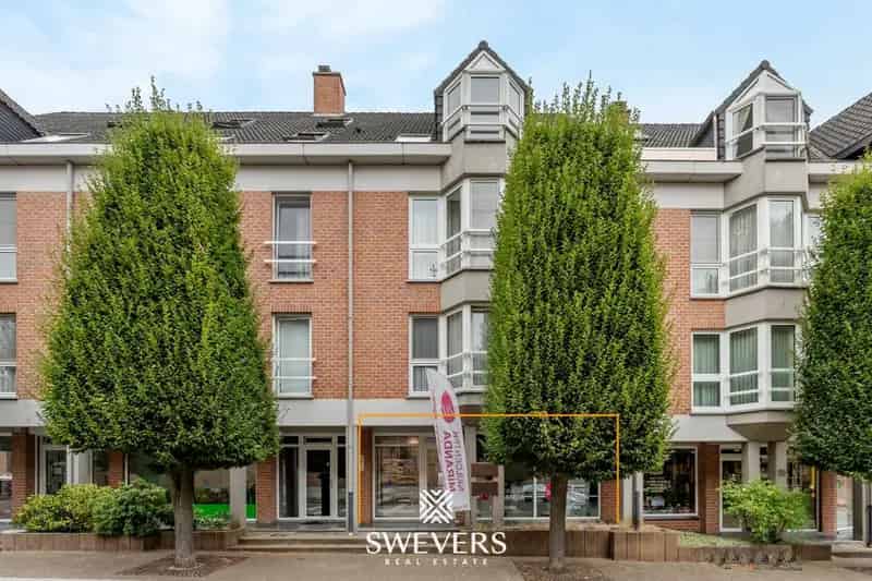 Handelspand met praktische indeling in hartje Tessenderlo
