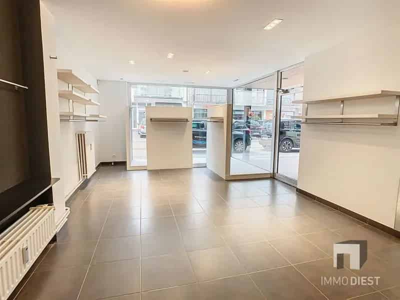 Handelsgelijkvloers met Appartement
