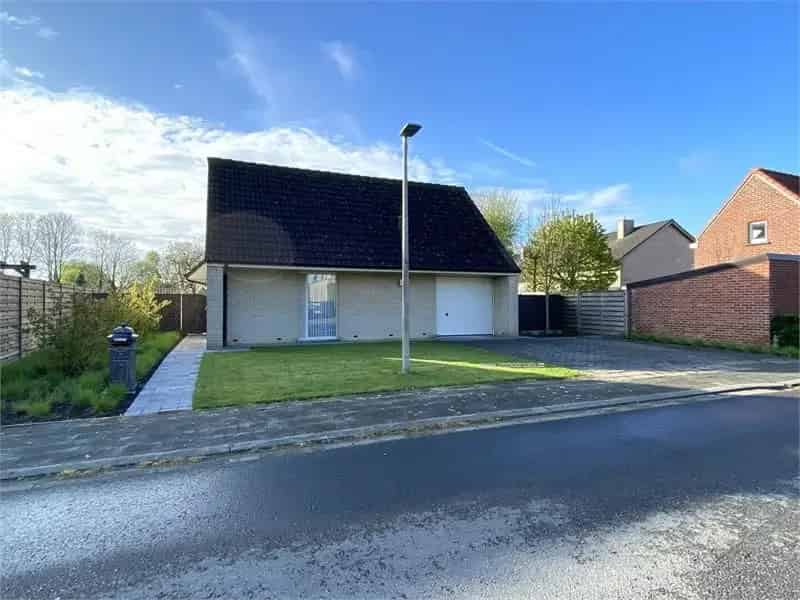 Gezinswoning te huur Pittem 3 slaapkamers garage