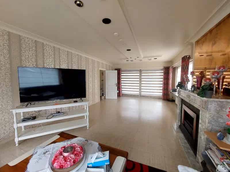 Huis te koop: Ruime gezinswoning met 3 slaapkamers en tuin