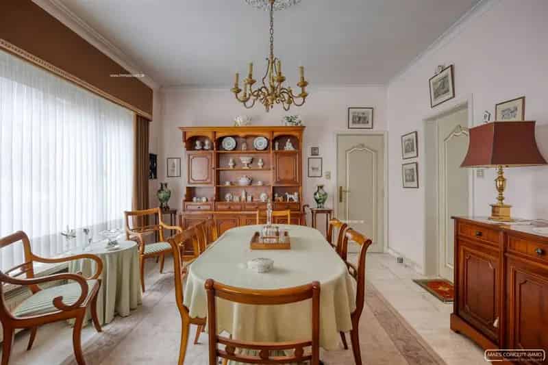 Huis te koop Zulte: 4 slaapkamers, handelsruimte, tuin & garage