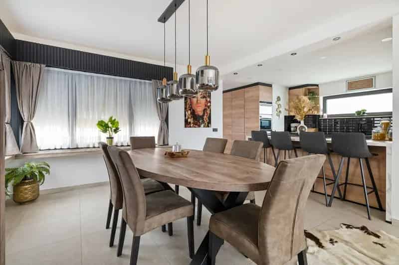 Gerenoveerde woning te Sint Job in t Goor 3 slaapkamers 168m²