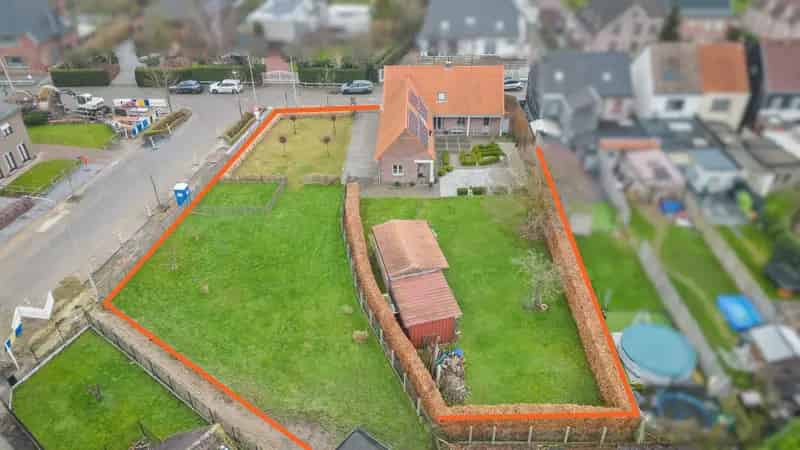NIEUWERKERKEN Instapklare woning 2 stallen bouwgrond