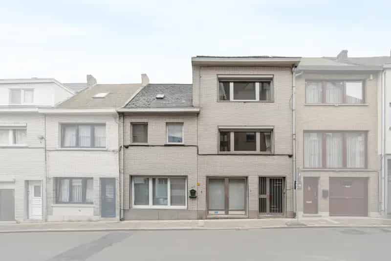Handelshuis te Aalst: Twee Woningen & Loods
