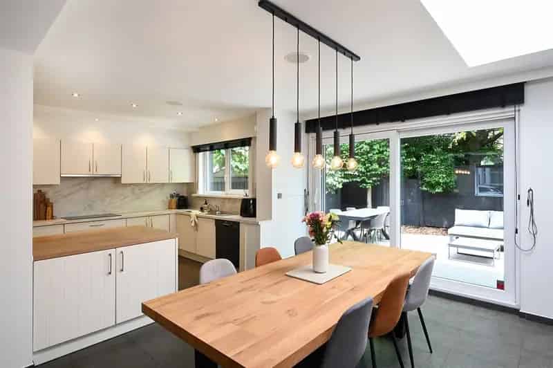 Geringeveerde 2 Slaapkamers Huis Te Koop Mortsel