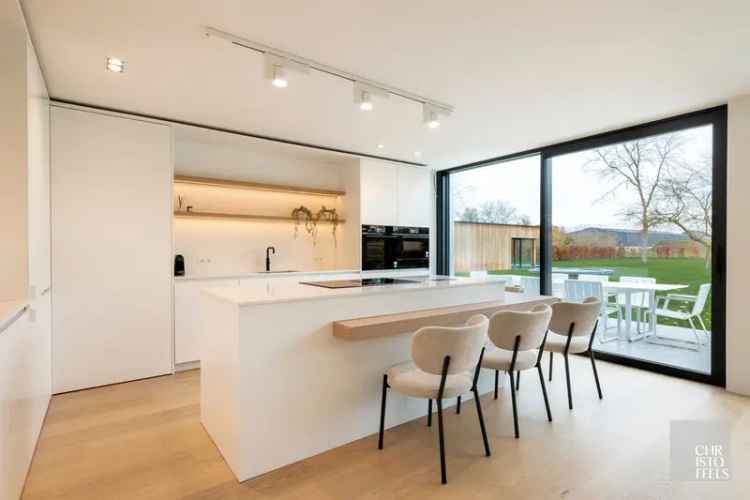 High-end gerenoveerde eigentijdse villa op een perceel van 4.379m² te Hasselt!