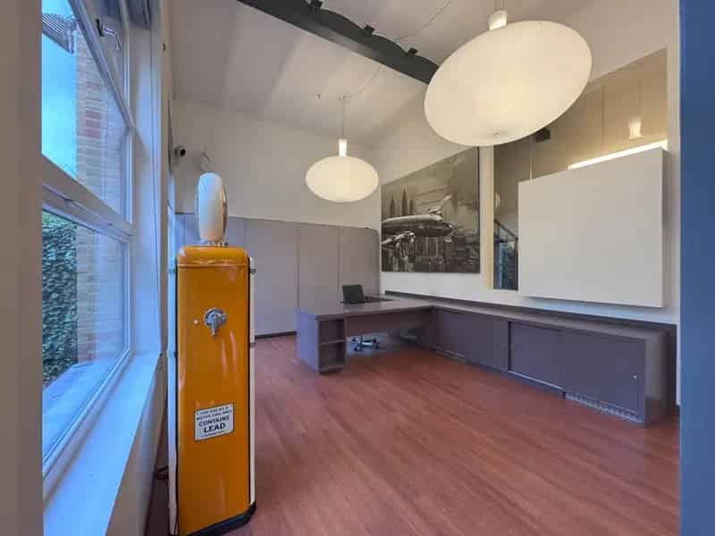Karaktervol Kantoorgebouw Strategische Locatie
