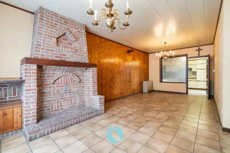 Huis te huur Evergem: Ruime woning te renoveren met garages