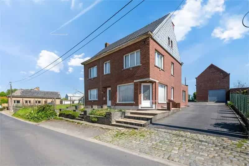 Huis te koop Zwalm: 4 slaapkamers, renovatieproject, 2768m²