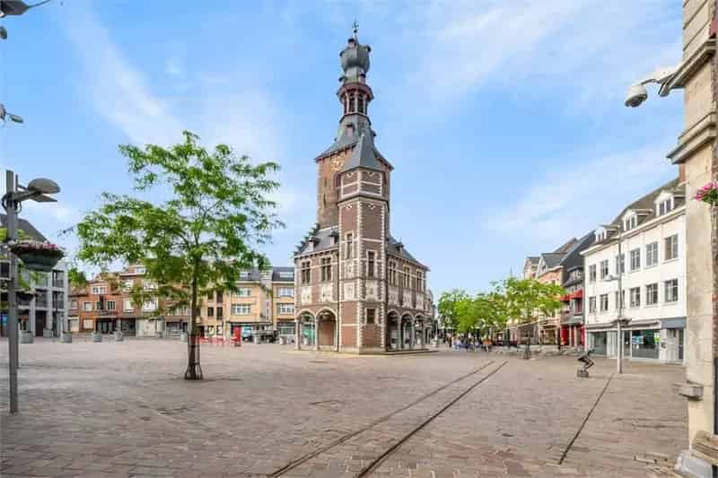 Kantoorruimte en woning te koop Tielt