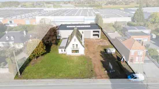 Ruime woning (5 slpks) en loods/ magazijn op 2.561m²!