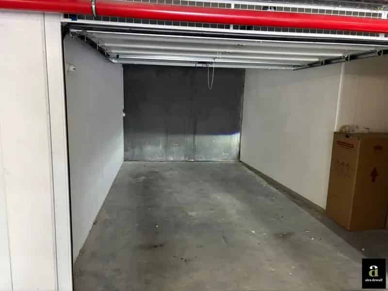 Garagebox te Koop Knokke -  Beveiligd Nabij Strand en Winkels