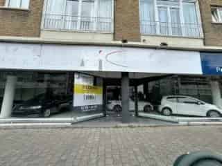 Handelspand 650m2 Ganshoren Showroom Garage Opslag Parking
