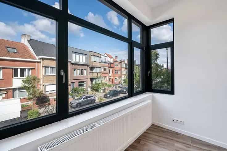 Appartement Gent Sint-Pieters: Instapklaar 3 Slaapkamers Nabij Station