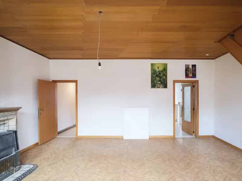 Te renoveren woning met atelierloods en tuin