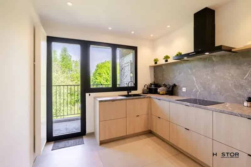 Gerenoveerd Appartement te Koop met Tuin nabij Park Gravenhof