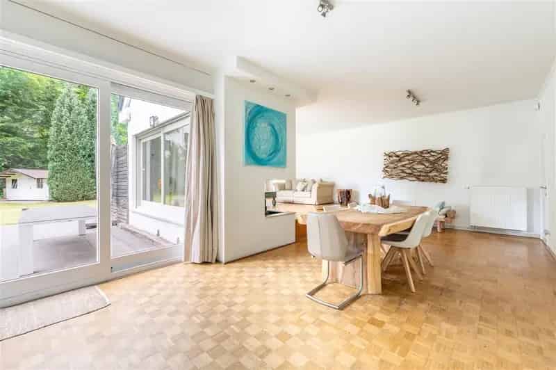 Ruime Villa te Wilrijk met Zwembad