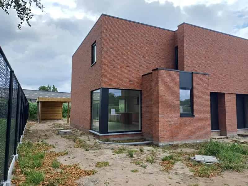 Twee Energiezuinige Nieuwbouwwoningen met Carport