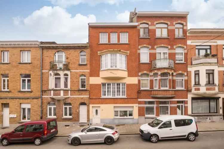 Ruim 1 Slaapkamer Appartement met Tuin te Huur