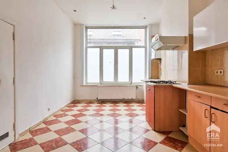 Te koop appartement 2 slaapkamers nabij St-Gilles met balkon