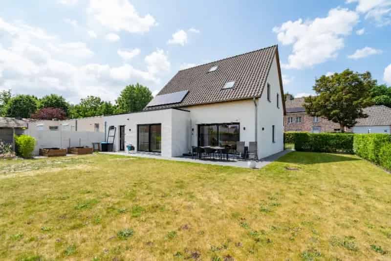 Huis te Koop Berlare - Nabij Centrum, Scholen en Winkels
