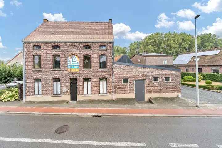 Solide woning met 4 slpkr op 15a 94 ca