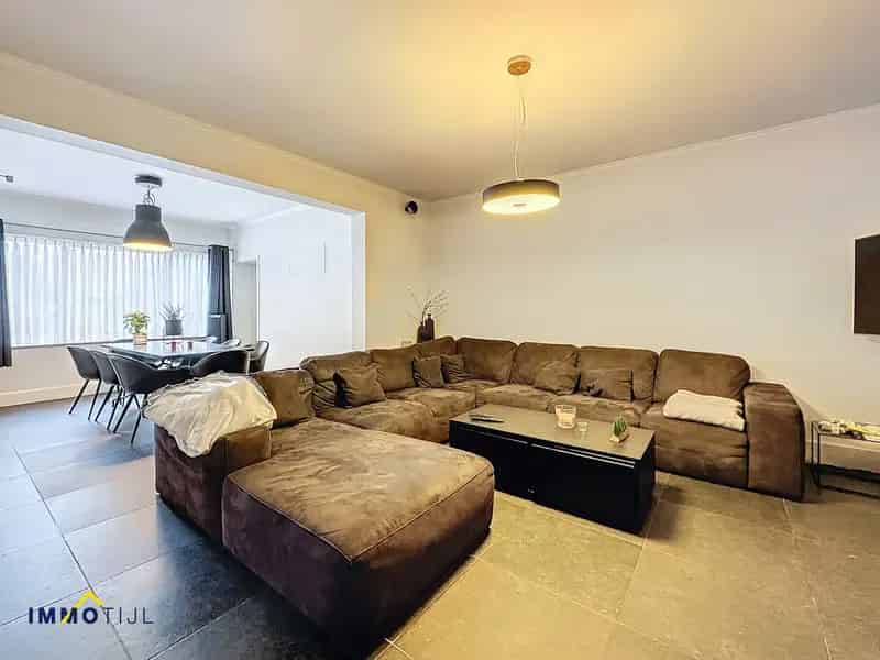Ruime woning met loods op groot perceel te Herdersem