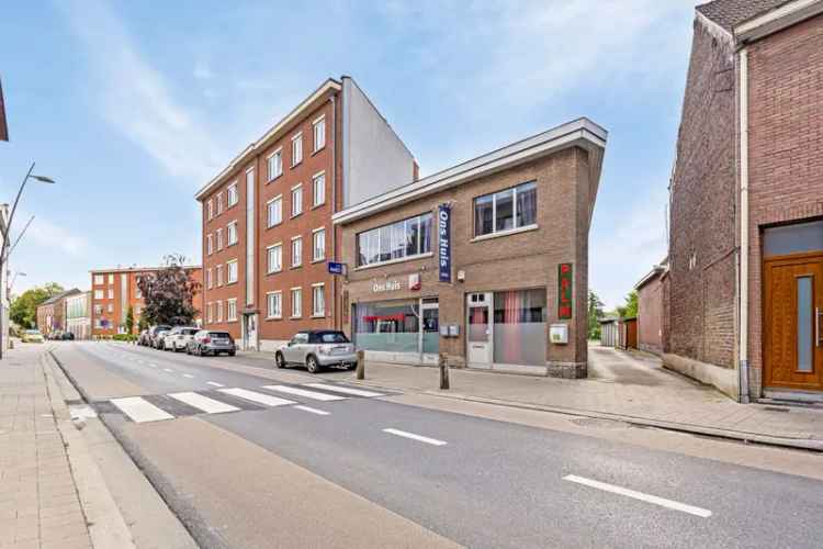 Uitzonderlijk gebouw met feestzaal, appartement en garages