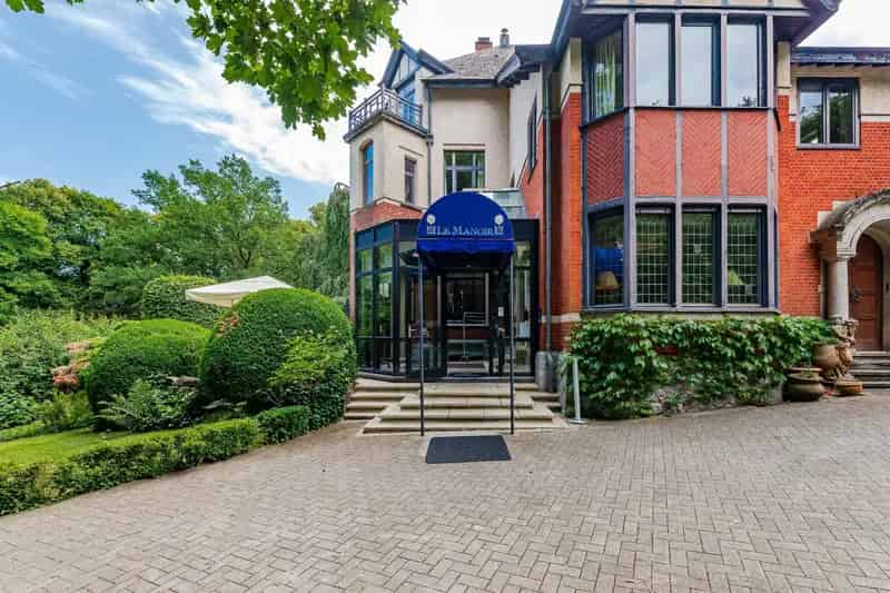 Genval: Charmant pand 828m² met meerzicht - Hotel of herbestemming