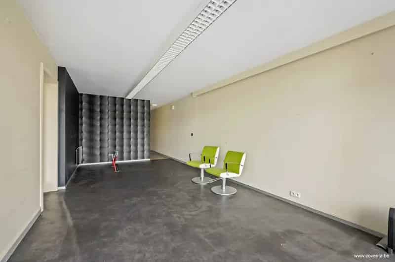 Opbrengsteigendom Waregem 2 Appartementen 2 Handelsruimtes