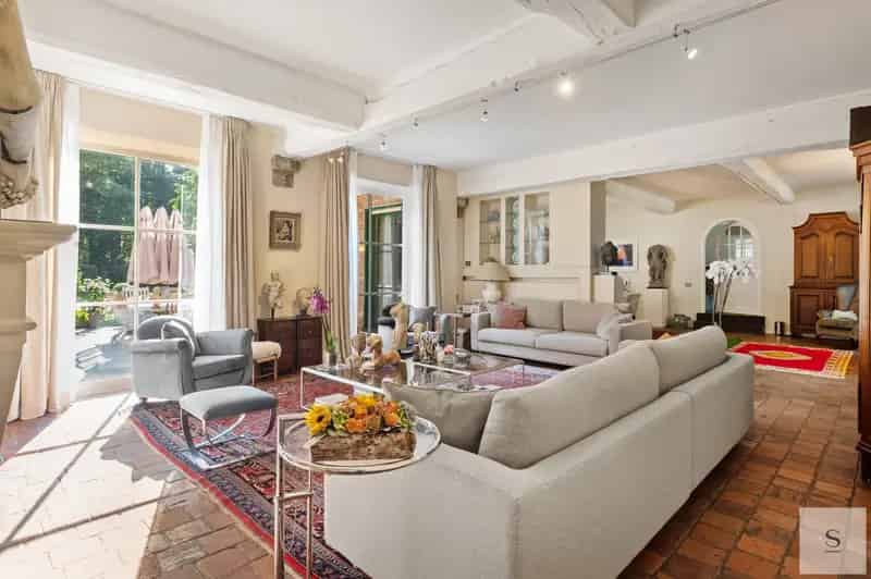 Huis te Koop Schilde: Gerenoveerde Villa met Zwembad en Poolhouse