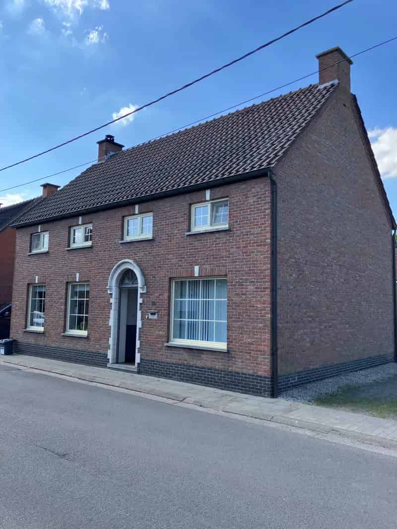 Huis te huur: Ruime woning met grote tuin en garage