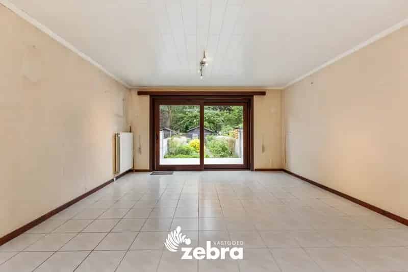 Te renoveren woning met 4 slaapkamers Assebroek