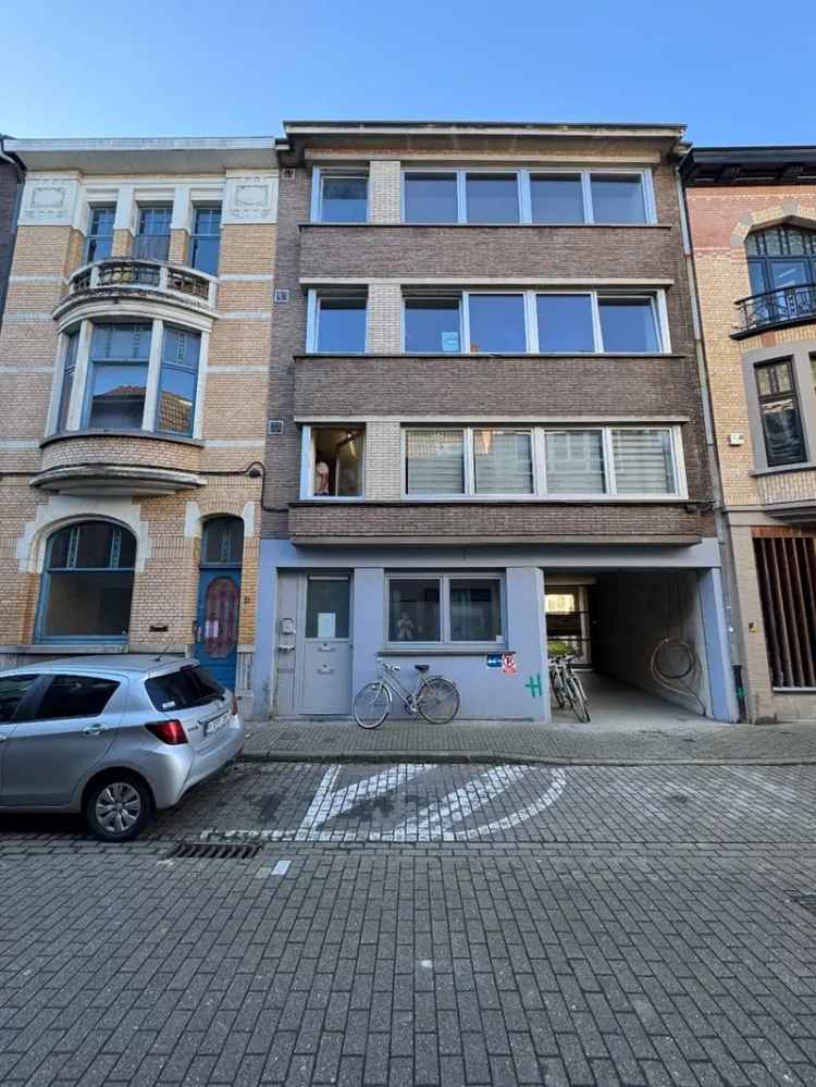 Appartement te huur in Gent Centrum met 3 slaapkamers en terras