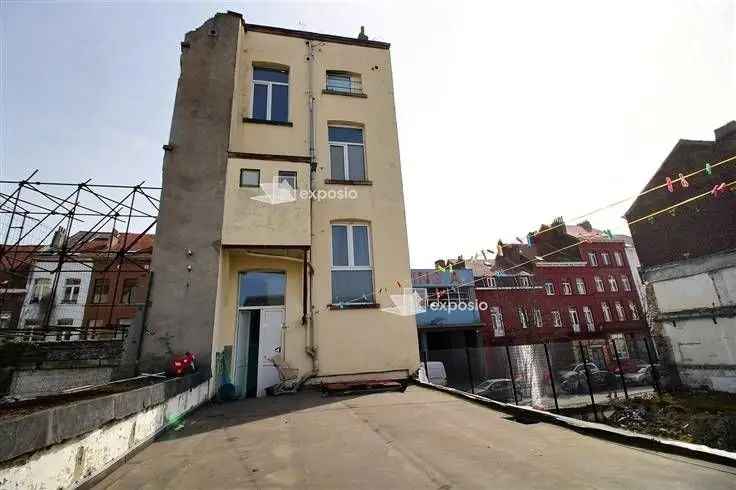 Appartementsgebouw 3 Appartementen Magazijn Te Koop