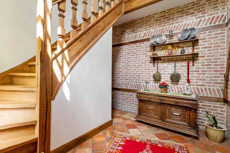 Goed onderhouden villa met grote tuin te koop