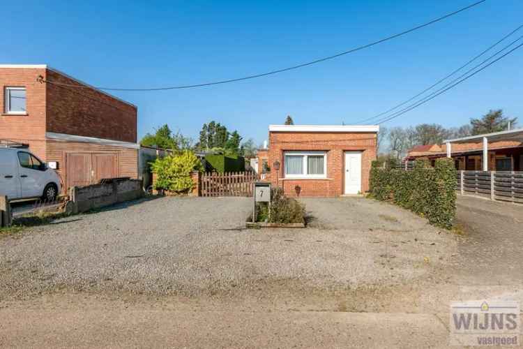 Rustige Laagbouw Woning Op Te Frissen