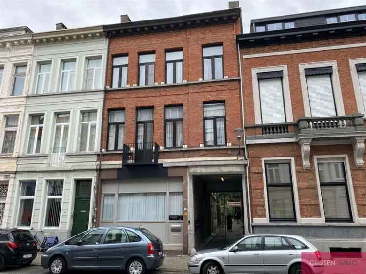 Te renoveren handelshuis 6 slaapkamers praktijkruimte