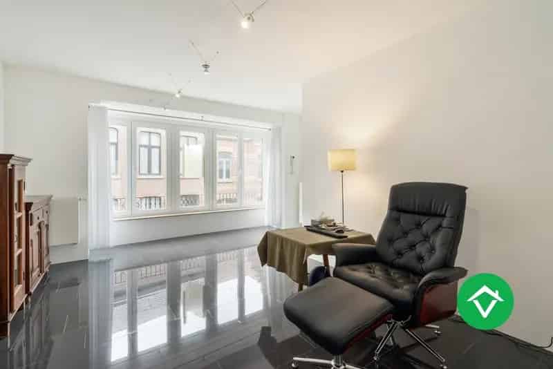 Ruime woning Roeselare centrum 3 slaapkamers dakterras autostaanplaats