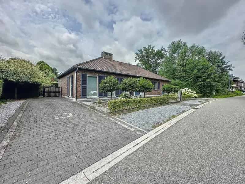 Laagbouwwoning 3 slaapkamers nabij centrum te huur