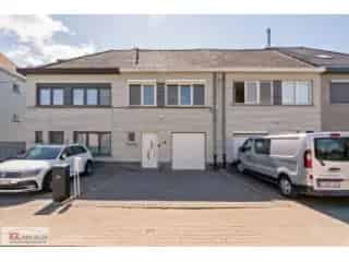 Gerenoveerde Rijwoning te Sint-Pieters-Leeuw