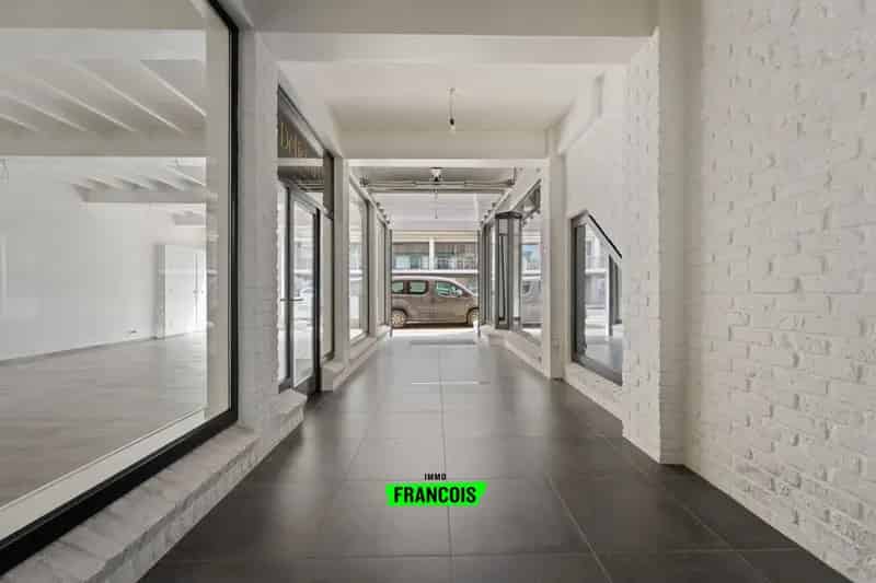 Handelspand met Duplex Appartement te Mariakerke