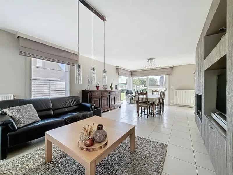 Huis te huur: Ruime villa 3 slaapkamers, dubbele garage